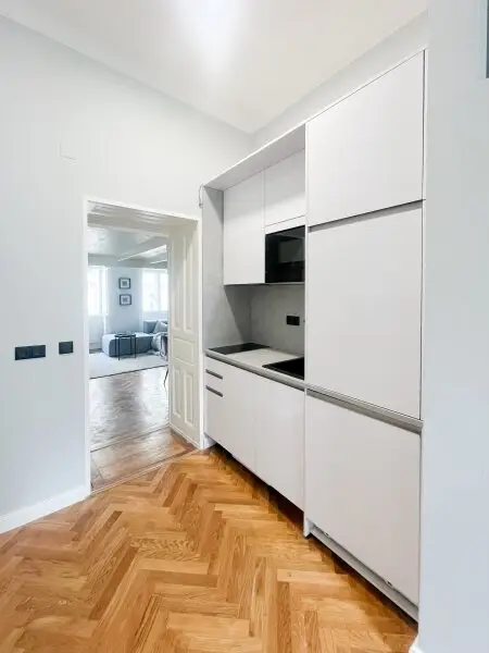IDEALE KLEINWOHNUNG IN SCHÖNEM ALTBAU - 1,5 ZIMMER-WOHNUNG MIT EXTRA BETT-EBENE UND EINBAUKÜCHE