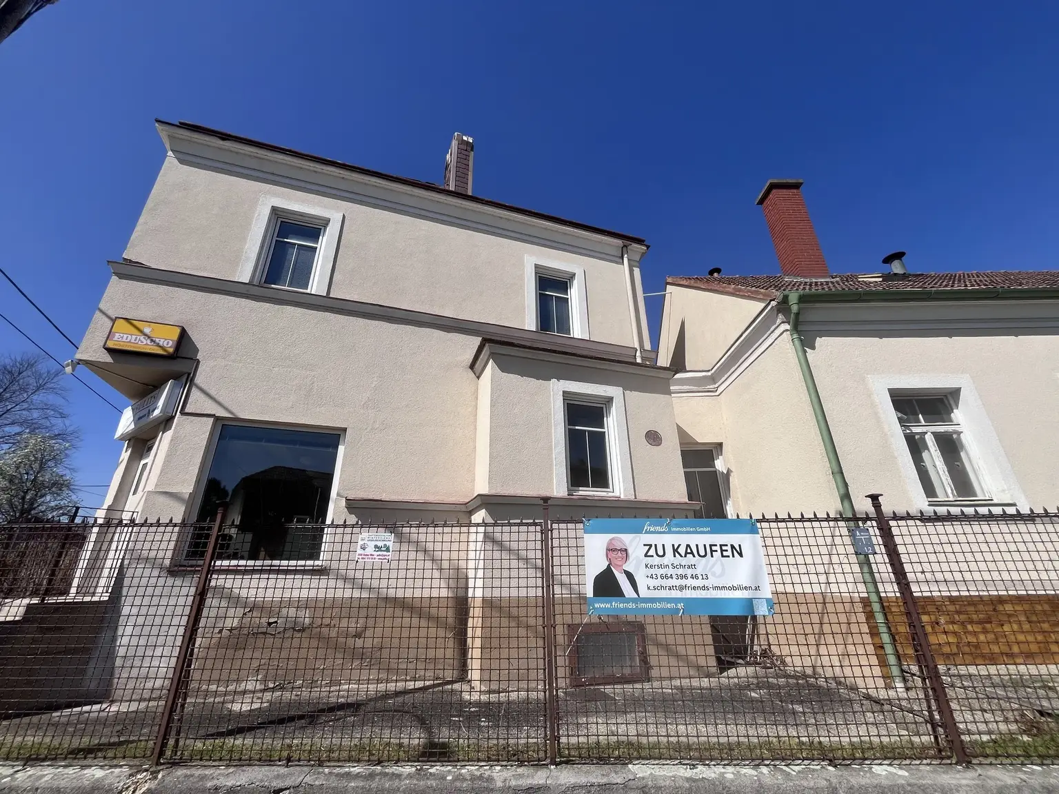 12 Zimmer Haus  mit Geschäftslokal auf 948 m2 Grundstück