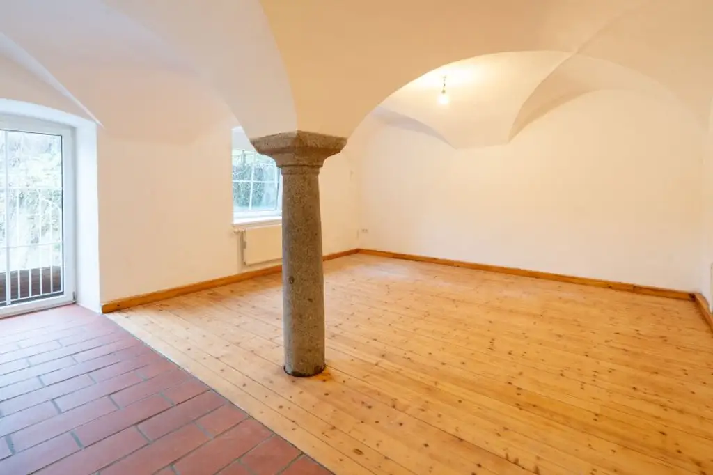 Bestandsfreies Mehrparteienhaus mit 5 Wohnungen + 1 Geschäftslokal in Toplage von Obernberg am Inn zu kaufen!