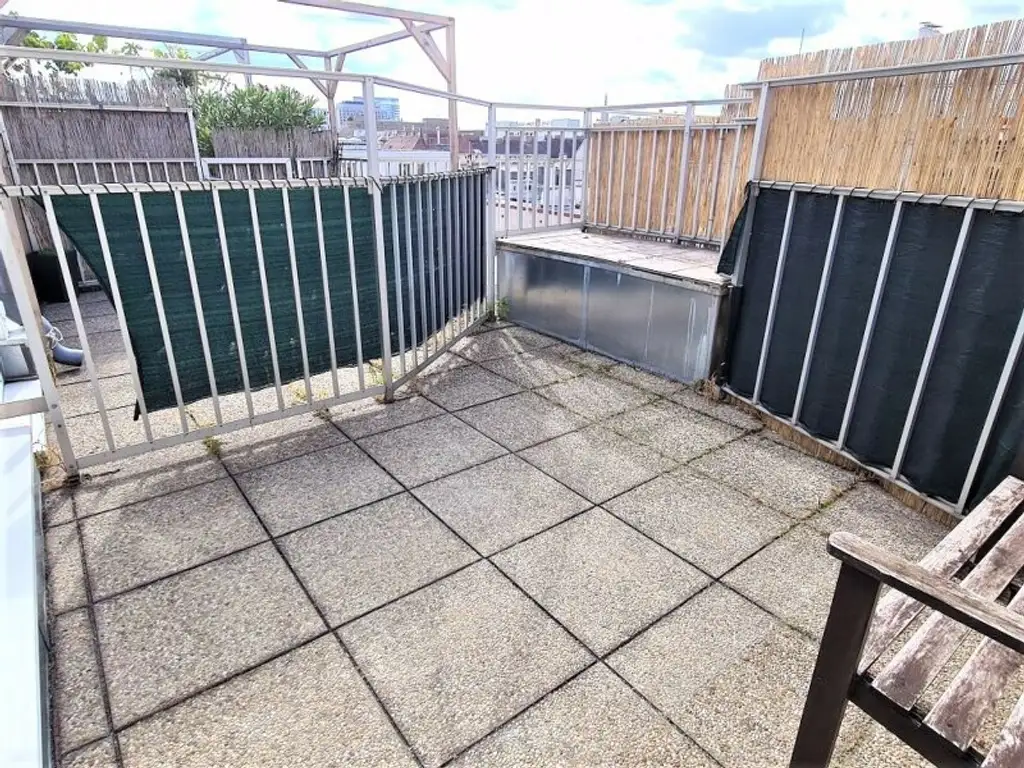 DACHGESCHOSS, AUGARTEN-NÄHE, 87 m² Maisonette mit 10 m2 Terrasse, Wohnküche, 2 Zimmer, Galerie, 2 Bäder, Rembrandtstraße