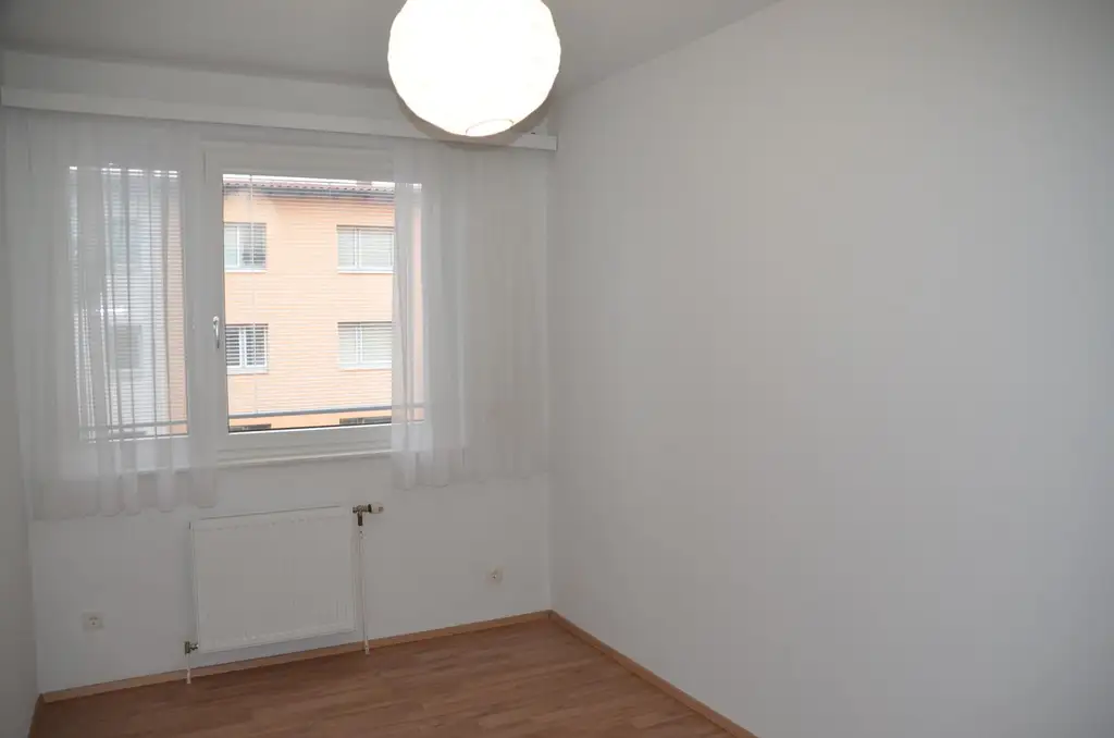 Helle 5-Zimmer-Wohnung mit großem Balkon - WG tauglich!