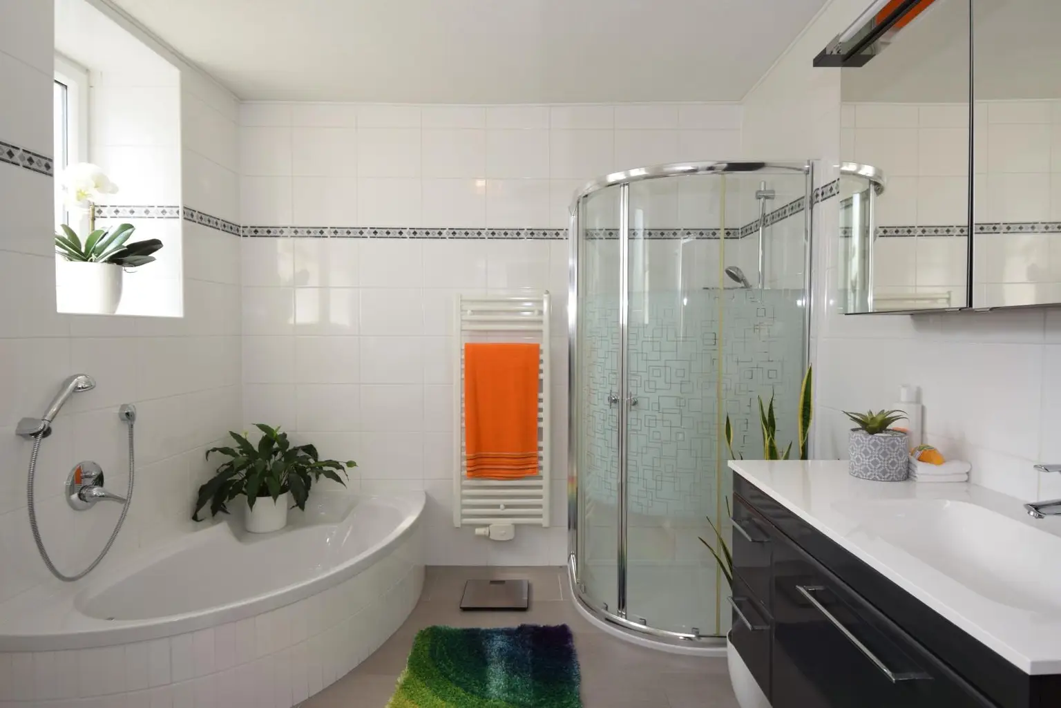 modernes Badezimmer