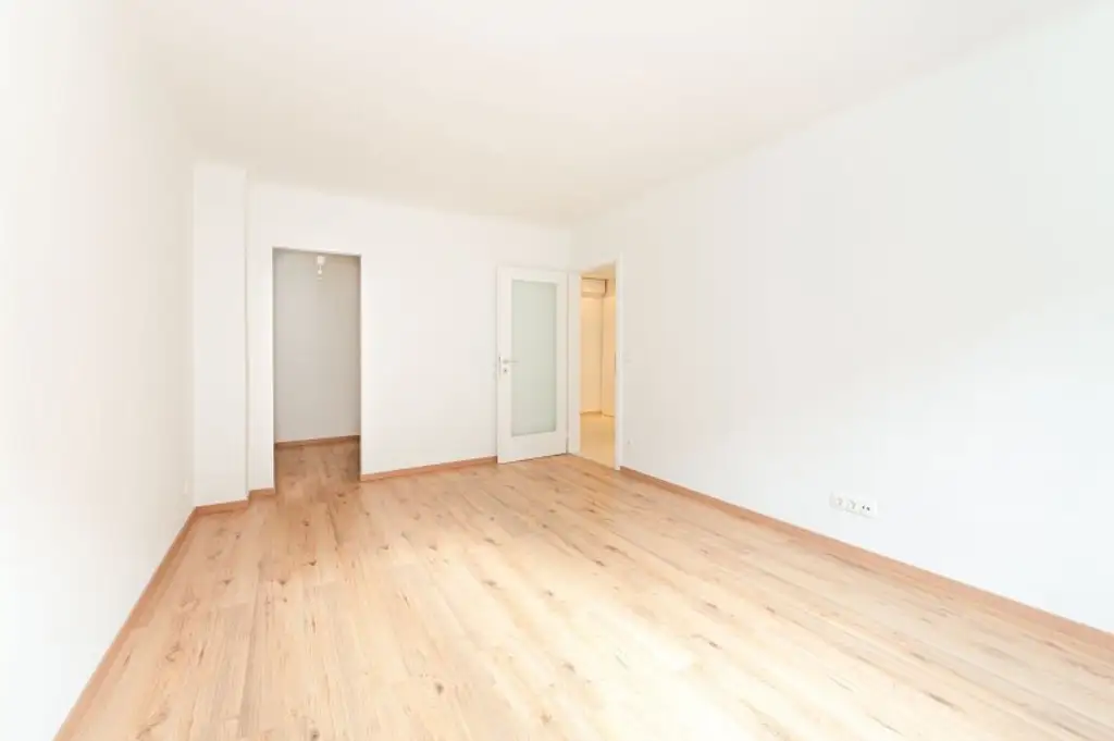 Nahe Schönbrunn! Hofseitige 2-Zimmer-Wohnung im 15. Bezirk zu vermieten!