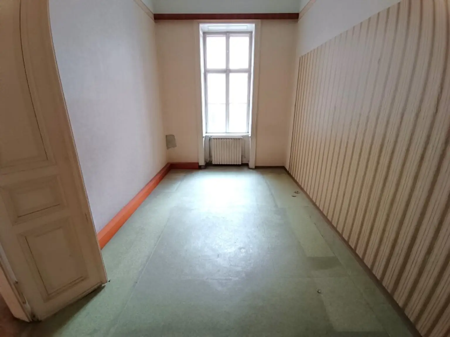 3-Zimmer Wohnung in Bestlage! Sanierungsbedürftig! Nähe Servitenviertel und U4 Friedensbrücke!
