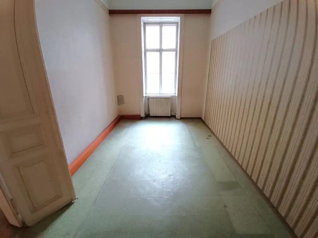 3-Zimmer Wohnung in Bestlage! Sanierungsbedürftig! Nähe Servitenviertel und U4 Friedensbrücke!
