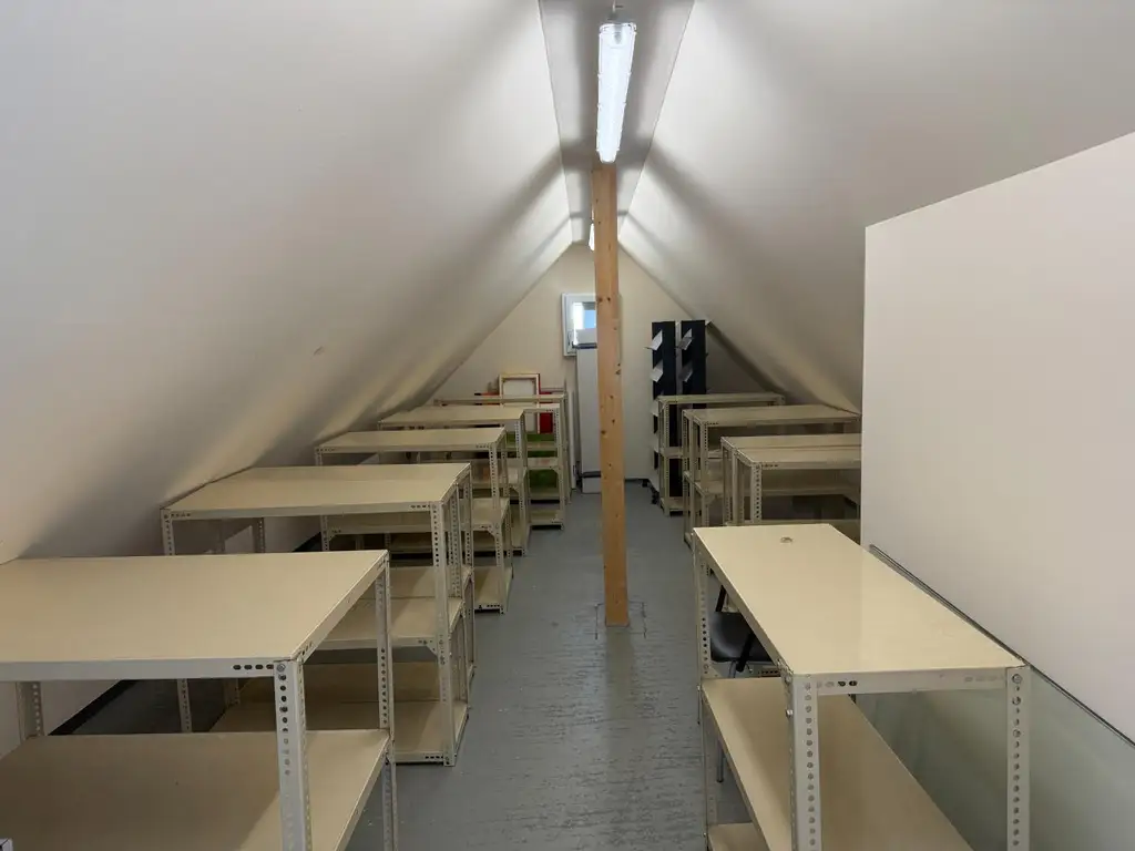 Büro, Praxis, Studio, Atelier repräsentativ, hell, im Zentrum