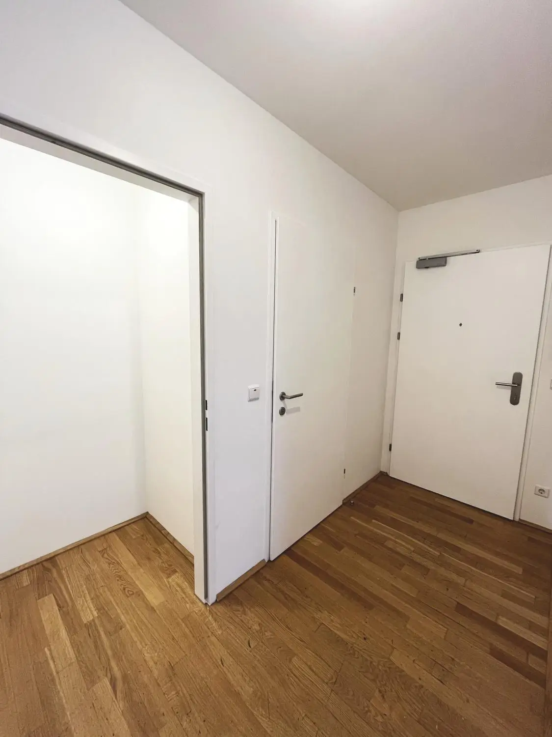 Optimal geschnittene 2-Zimmer- Wohnung - 
U6 nur 2 min. zu Fuß