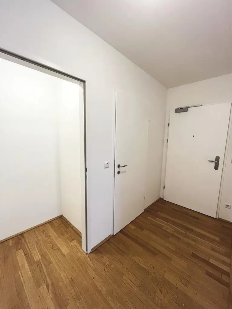 Optimal geschnittene 2-Zimmer- Wohnung - 
U6 nur 2 min. zu Fuß