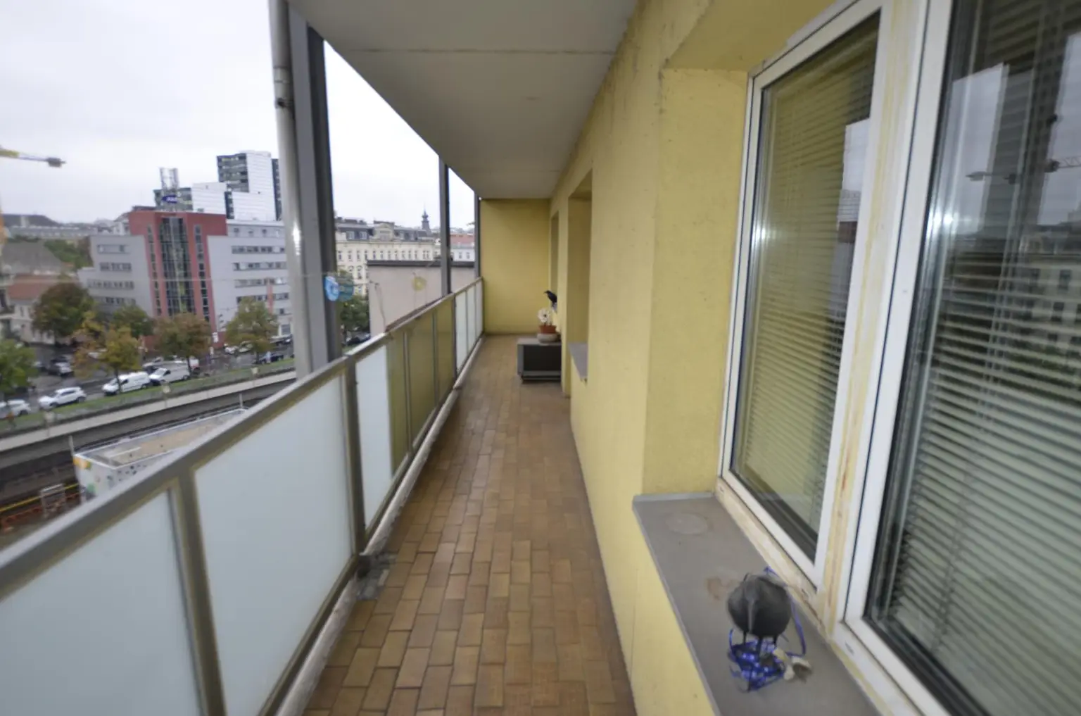 Sanierungsbedürftige 2-Zimmer Wohnung mit sonniger Loggia