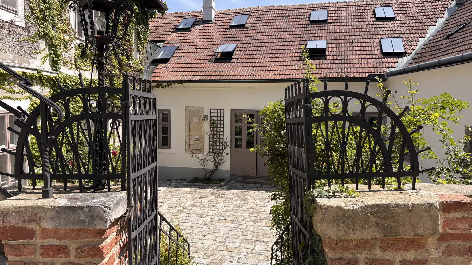 Wo Geschichte lebendig wird - Romantische Villa mit Park