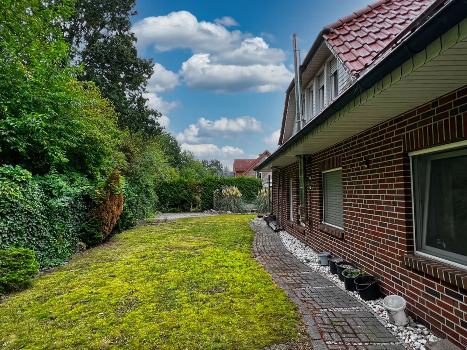 Viel Platz für Ihre Zukunft! Einfamilienhaus mit Einliegerwohnung!