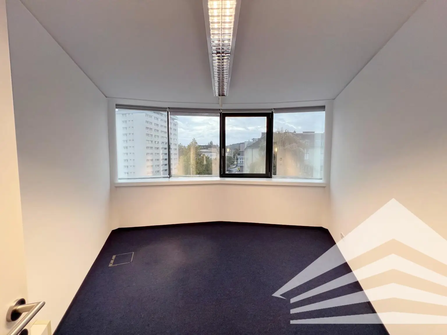 Helles Büro im Business Corner Urfahr zu vermieten!