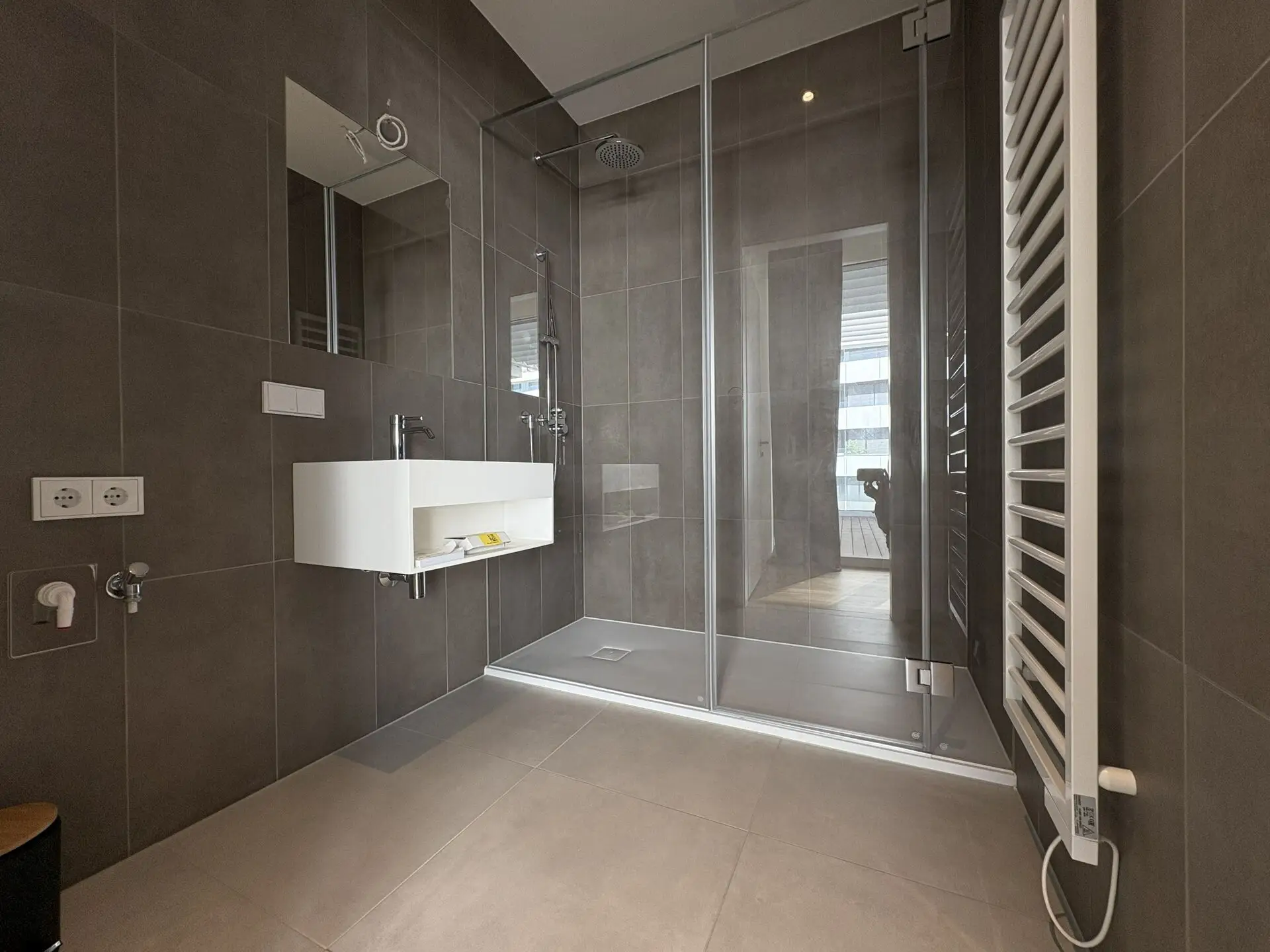 20251031_085959133_iOS