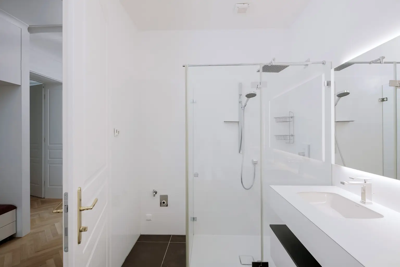 Wunderschöne Stil-Altbau Wohnung 106m² 3.Liftstock  in Toplage 1070 Wien !