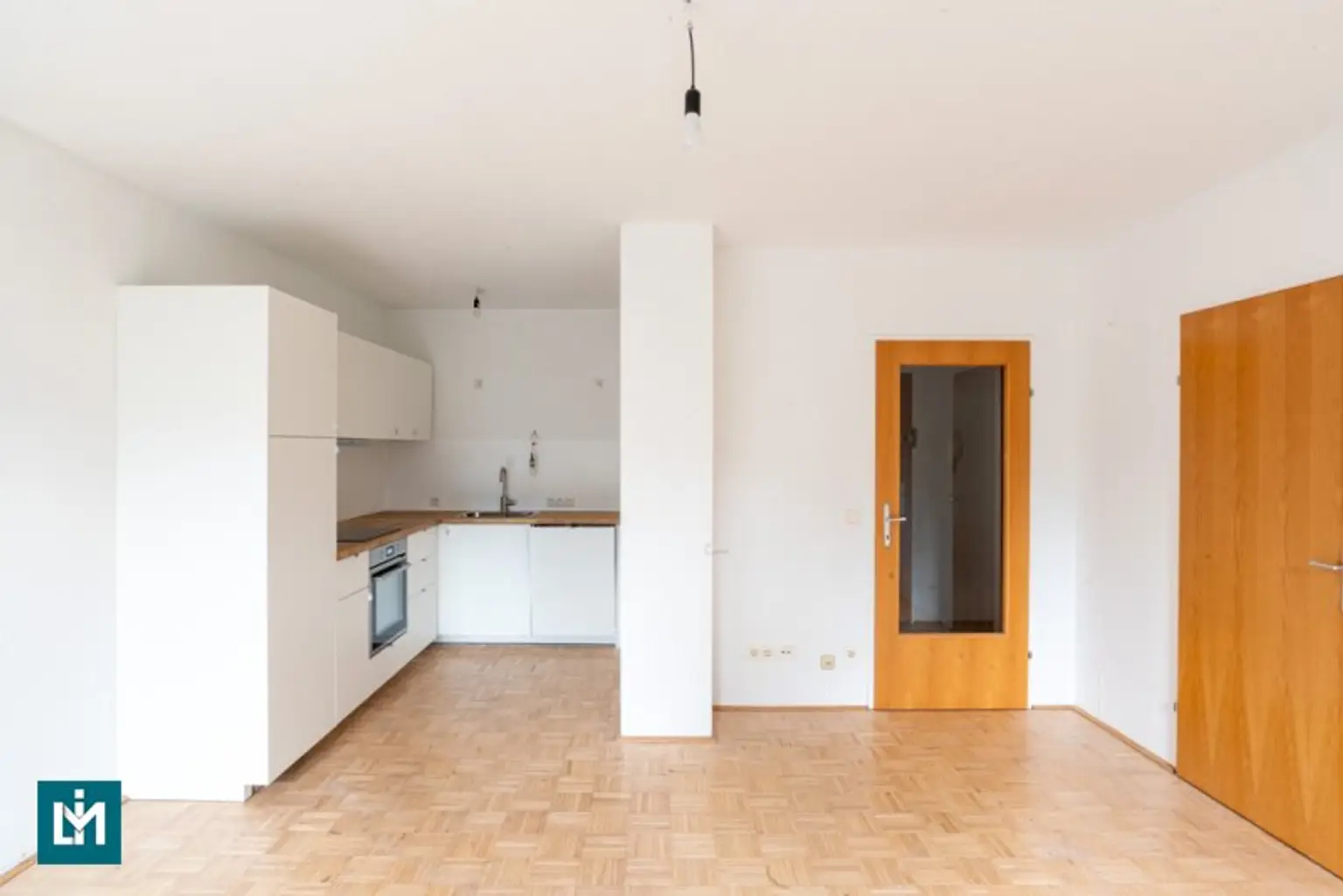 SCHÖNE 2 - ZIMMER WOHNUNG / NÄHE KRANKENHAUS GÖTTLICHER HEILAND