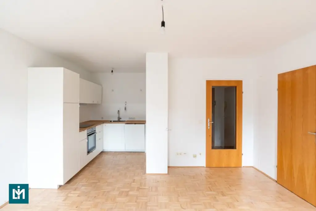 SCHÖNE 2 - ZIMMER WOHNUNG / NÄHE KRANKENHAUS GÖTTLICHER HEILAND