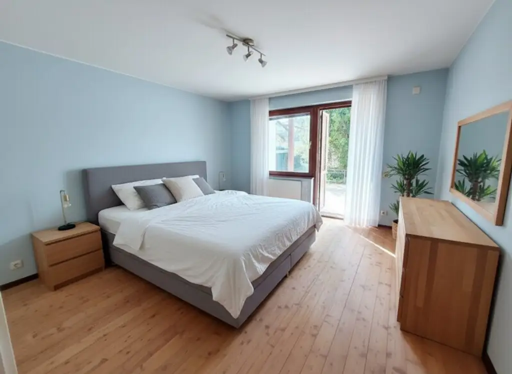 Sommerhäuschen/renovierungsbedürftiges Einfamilienhaus mit liebenswertem Garten, Garage, teilunterkellert