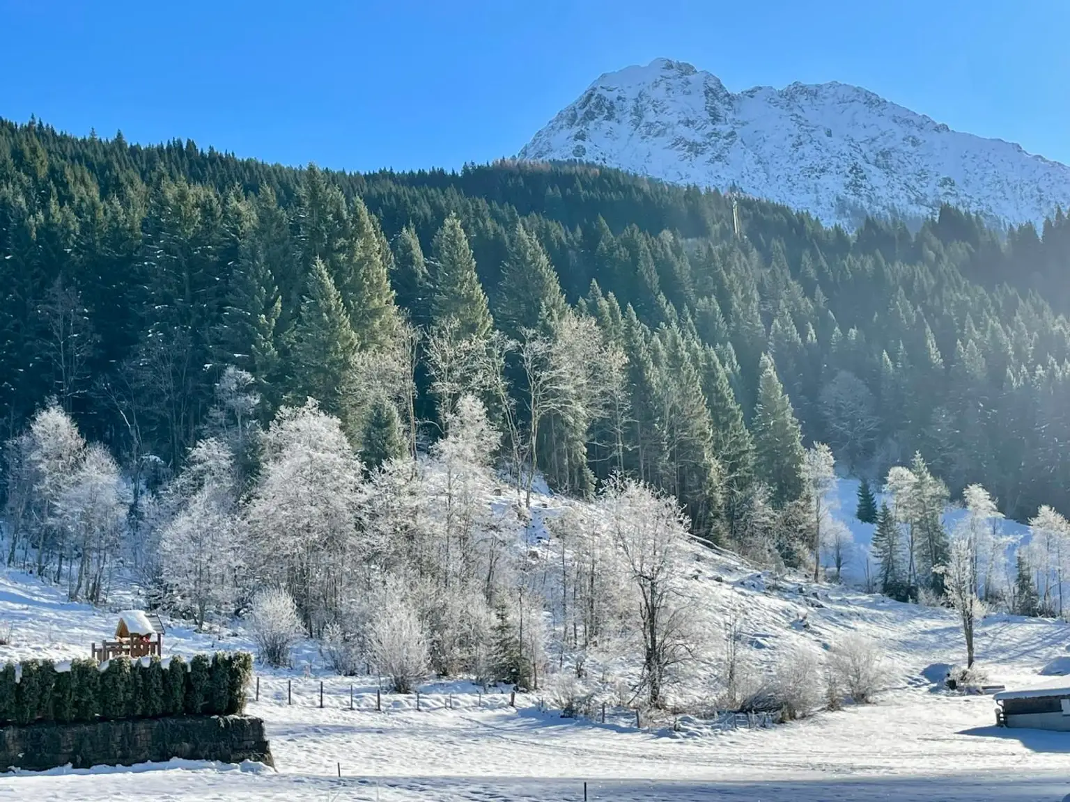 Winter Bergblick Balkon Seite