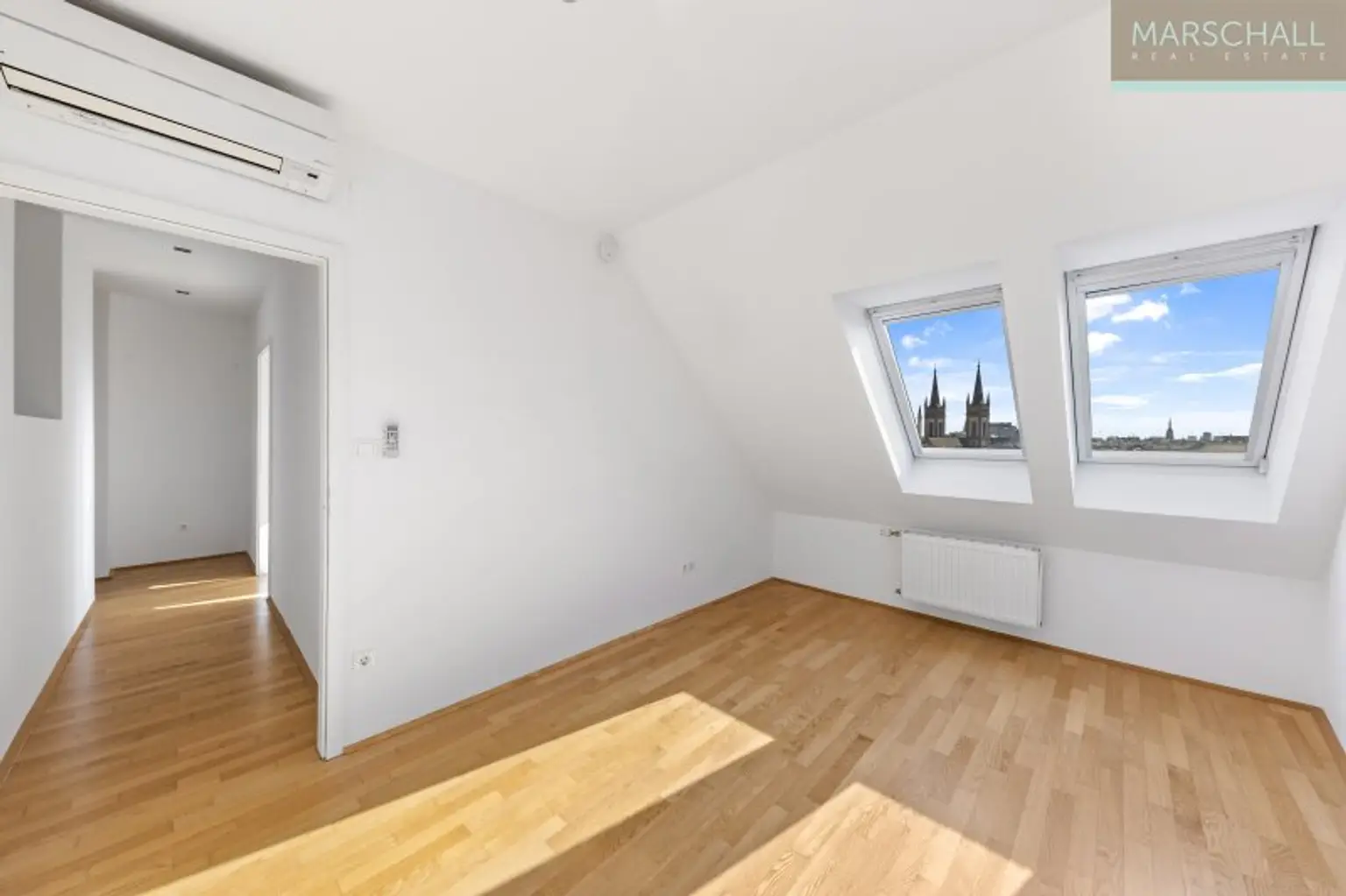 Helle 4-Zimmer-Dachgeschosswohnung mit traumhaftem Fernblick im 7. Bezirk