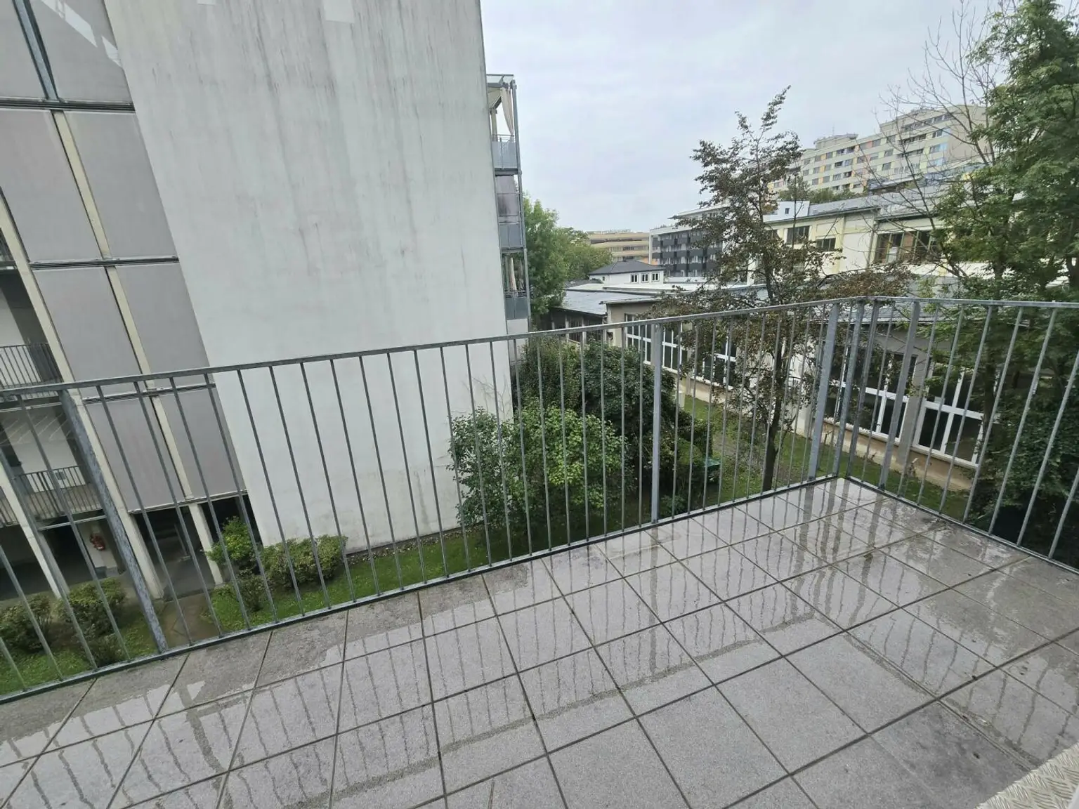 Schöne sonnige Zweizimmerwohnung mit Balkon und zugeordnetem PKW-Stellplatz!