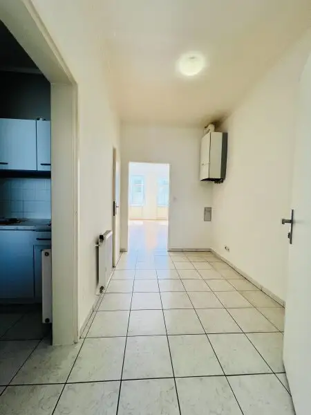 Sehr helle - südseitige - 2 Zimmer Wohnung im 3. Stock ohne Lift - BITTE NUR SCHRIFTLICH ANFRAGEN