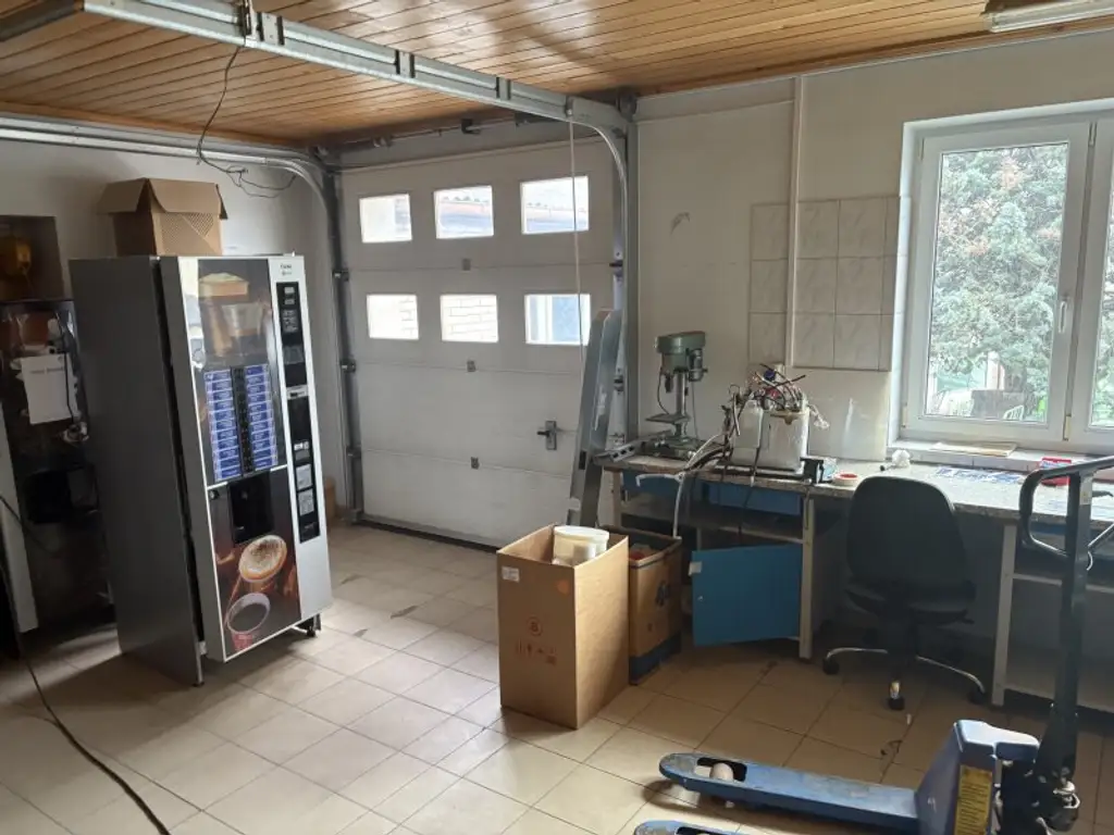 GEWERBEOBEKT MIT RENDITE-MÖGLICHKEIT: BÜRO - LAGER - WERKSTATT - STELLFLÄCHEN