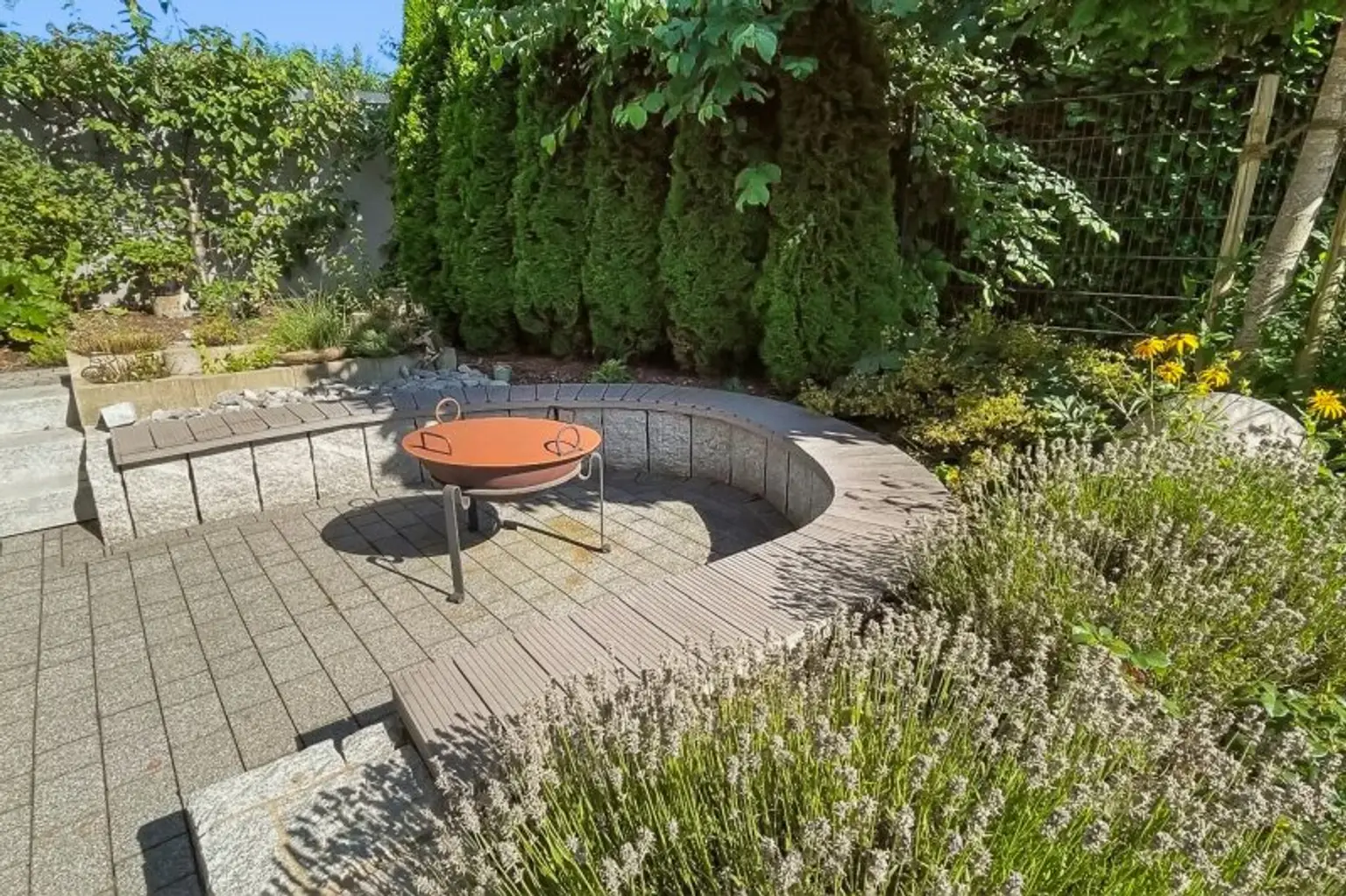 Exklusive Villa mit Indoor- & Outdoor-Pool, Smart-Home-Ausstattung und durchdachtem Raumkonzept