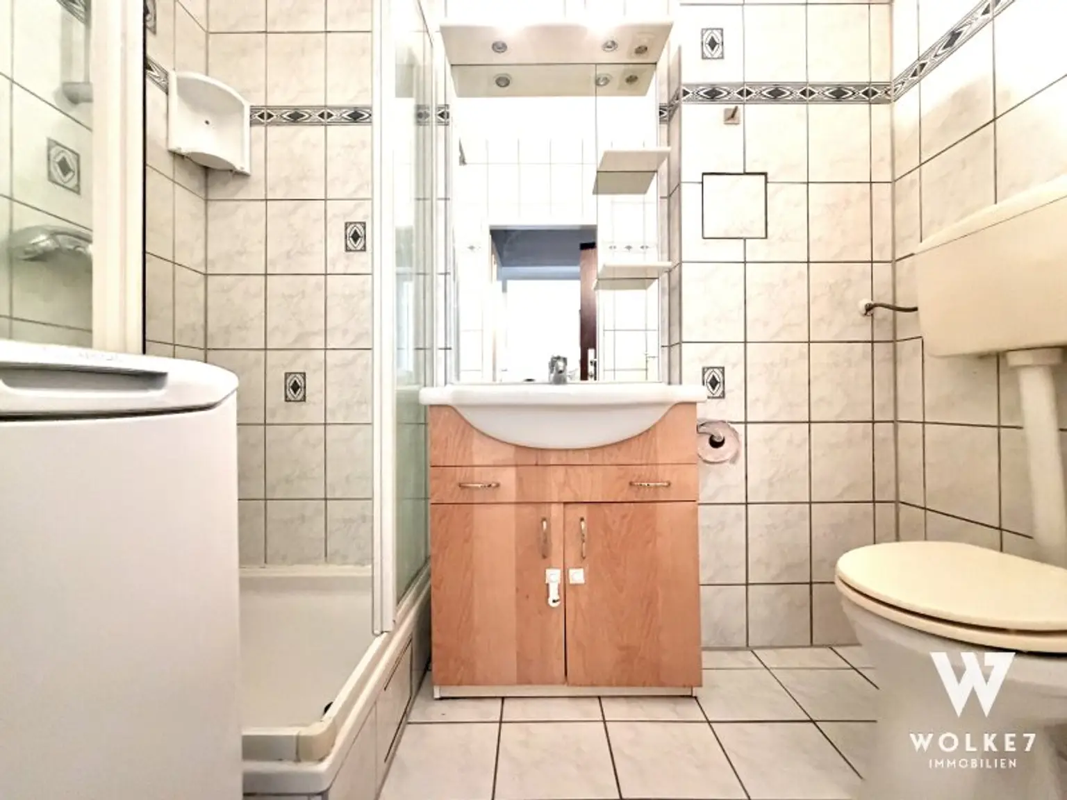 Zu vermieten: 1-Zimmer | großer Balkon | Hoßplatz 25er 26er | Keine Ablöse