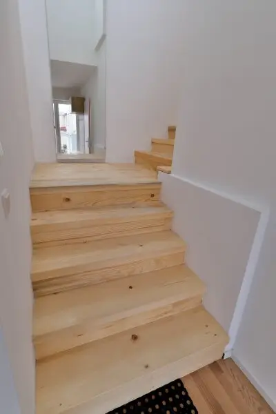 Bezugsfertige Dachwohnung mit 3 Zimmer, großem Balkon und interessanter 36 m² großer Dachterrasse