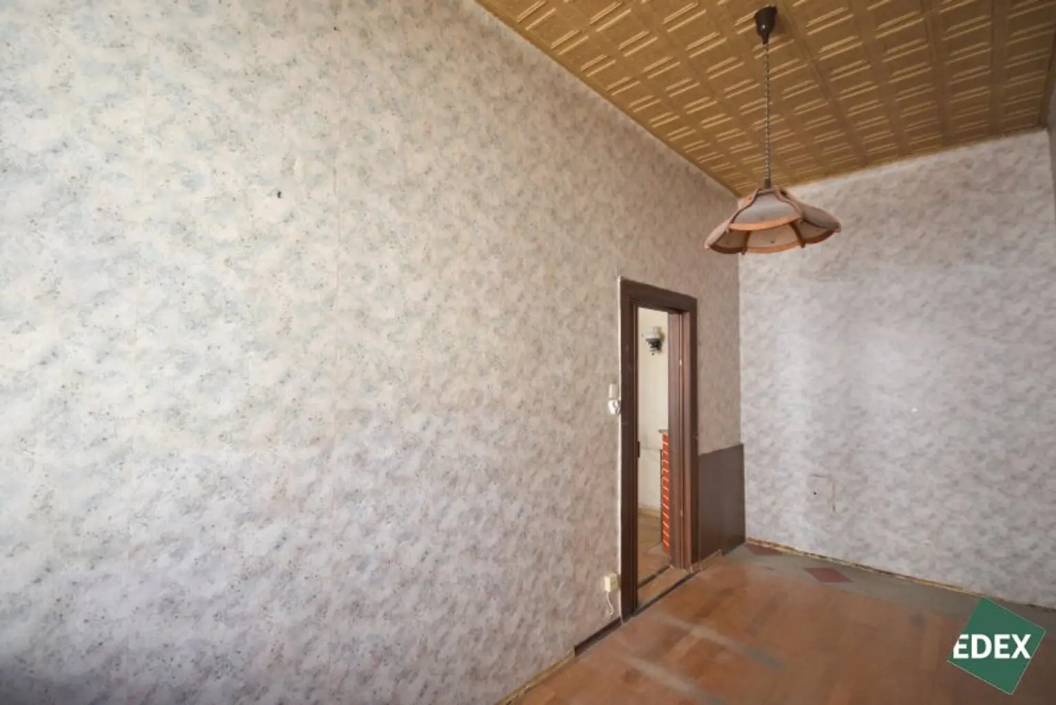 Sanierungsbedürftige 2-Zimmer-Altbau mit Potenzial