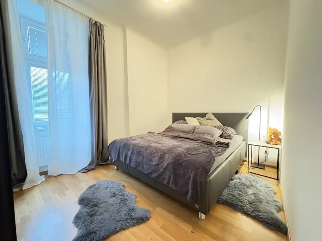 Top sanierte 2 Zimmer- Altbauwohnung!  Zentrumsnah!