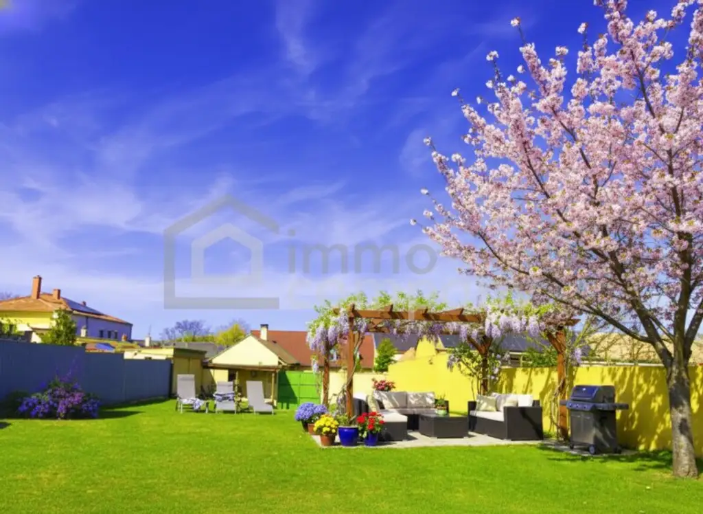 Viel Raum ! Viel Fläche ! Viel Freiheit ! 2 Wohneinheiten, Garagen, Halle, Garten, ...