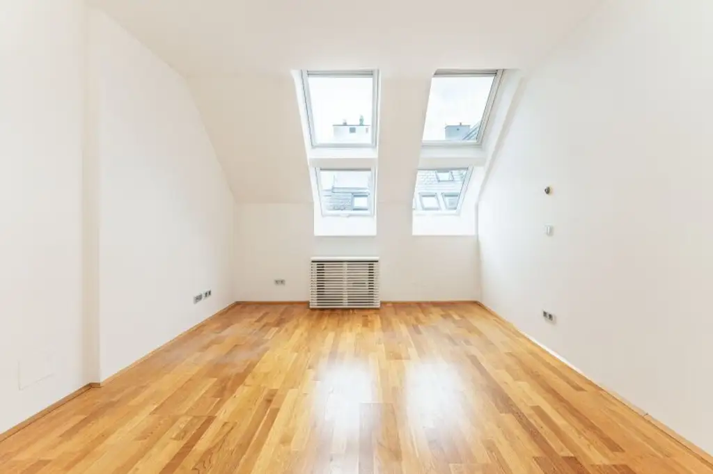 Charmante 2-Zimmer-Dachgeschosswohnung am Schwarzenbergplatz