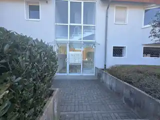 Eingangsbereich draußen