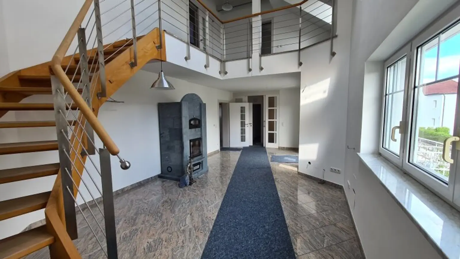 Sehr ruhige Siedlungslage - Riesige (teilbare)  Etagenwohnung mit 2 Balkonen, Garage, Sauna in einem sehr gepflegten Haus