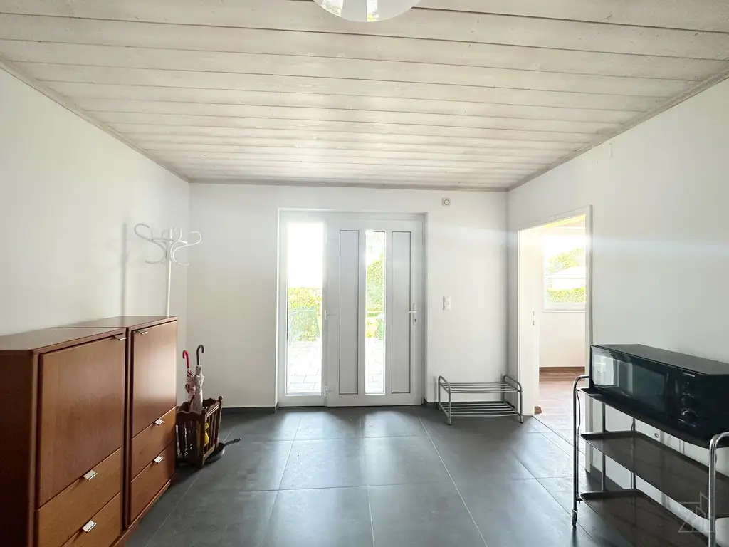 Charmanter Bungalow auf großzügigem Grundstück mit Seeblick