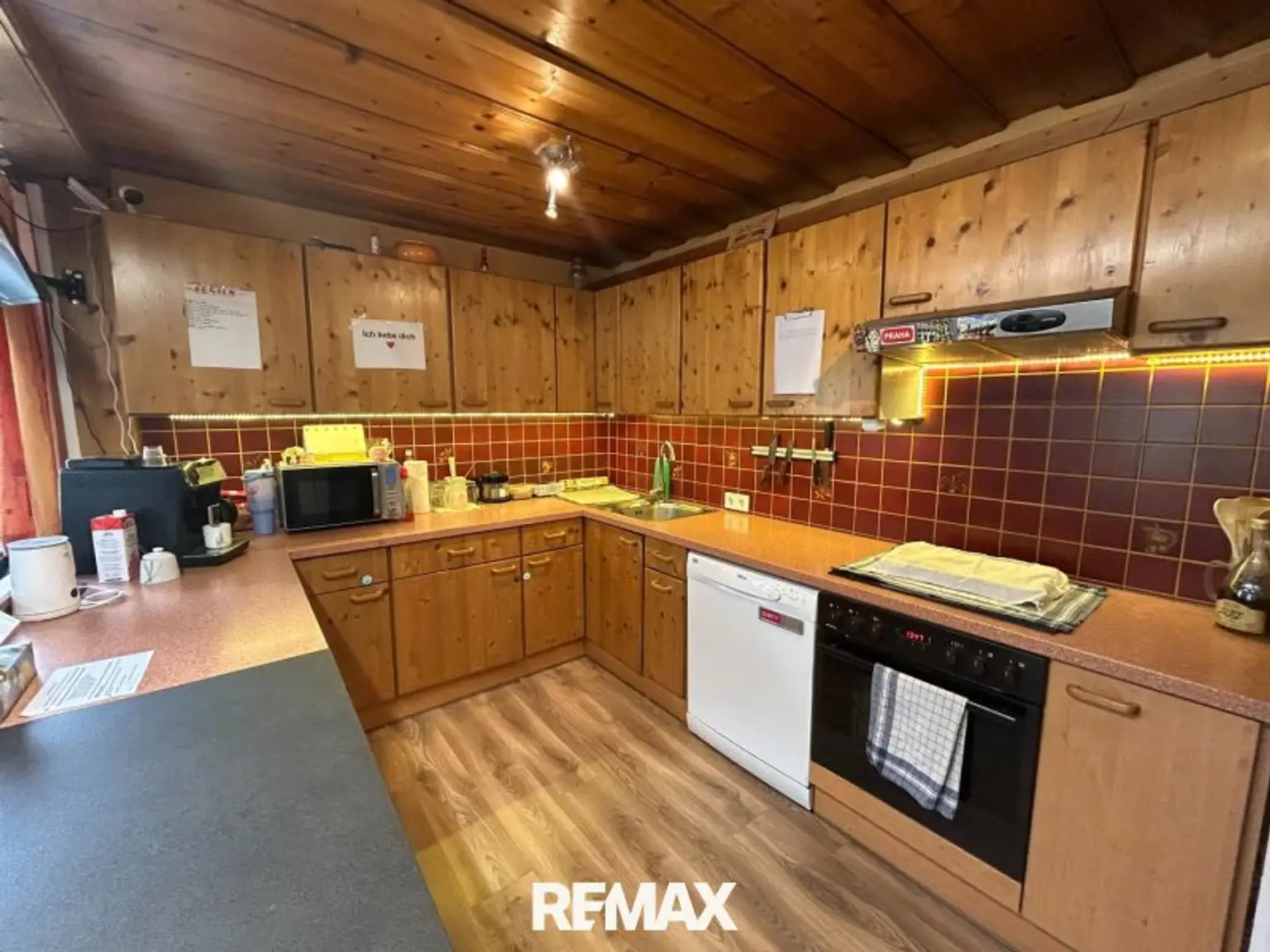 Wohn-Essbereich mit Küche im OG