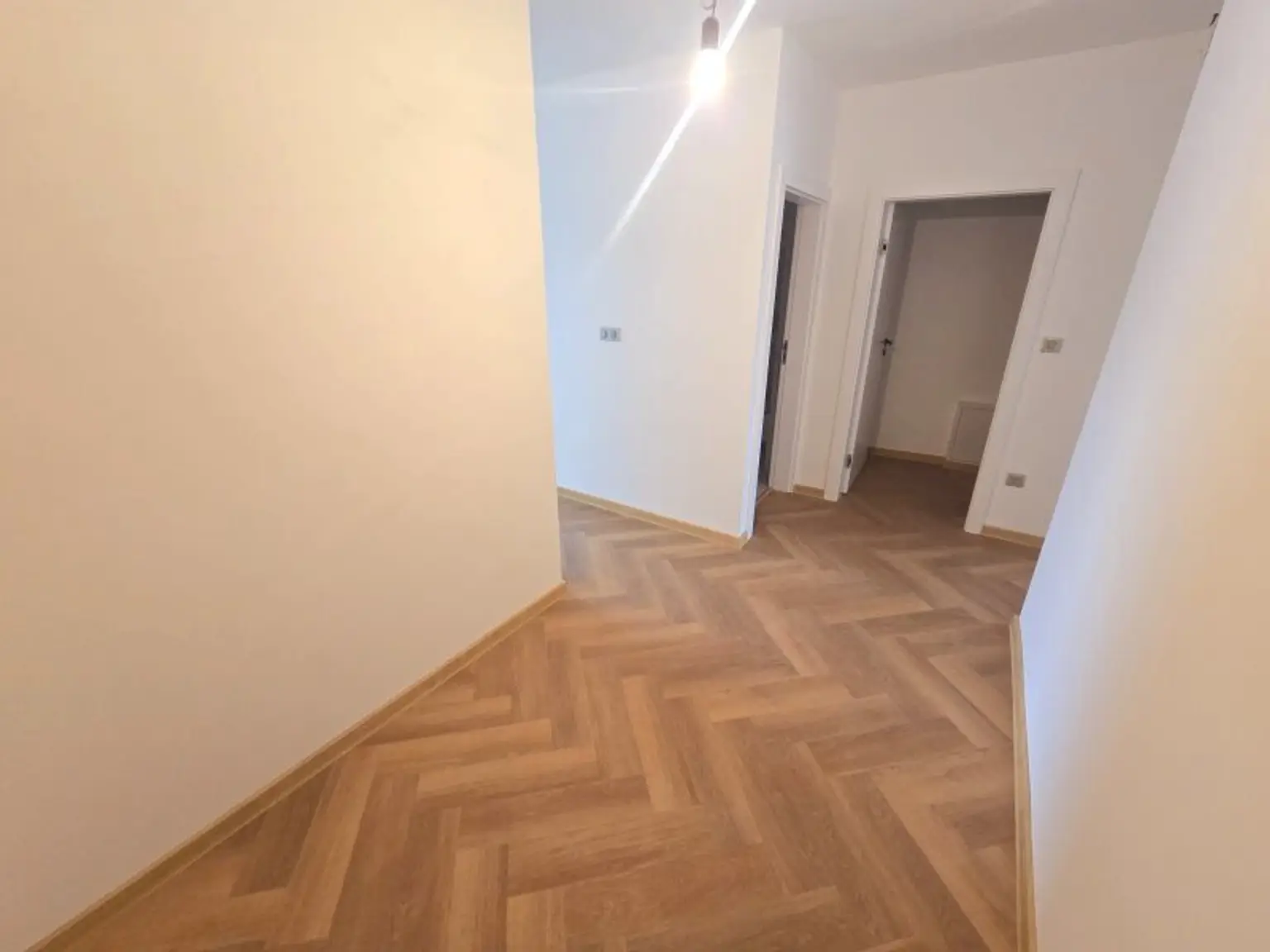 + ERSTBEZUG + Weinviertel + Moderne 2-Zimmer-Wohnung mit Loggia in Münichsthal –  20 Minuten von Wien entfernt +