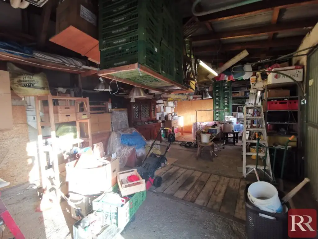 Sonniges Baugrundstück mit 50m² Halle