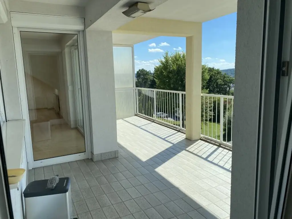 Schöne, große Wohnung in super Aussichtslage