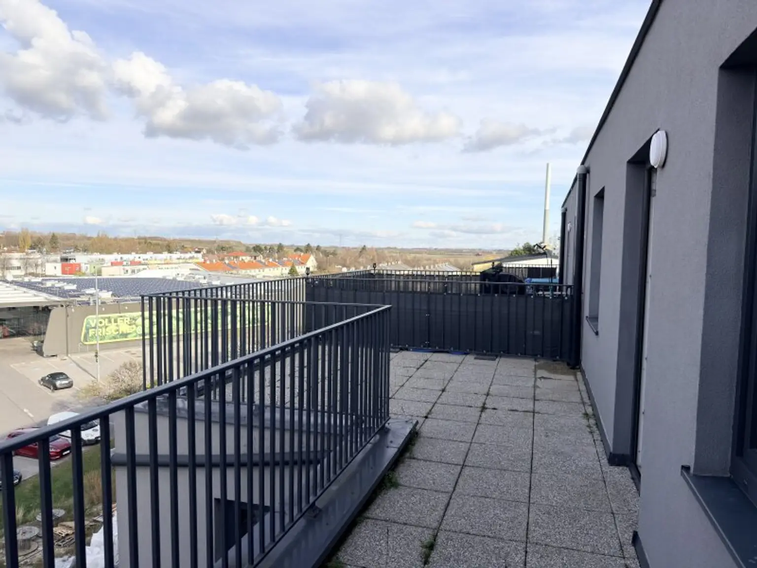 Terrassentraum -  3 Zimmer klimatisierte Dachgeschosswohnung - ohne Dachschrägen - mit 28 m2 Terrasse - Baujahr 2021 TOP 39 - PREIS Inkl. Heizung