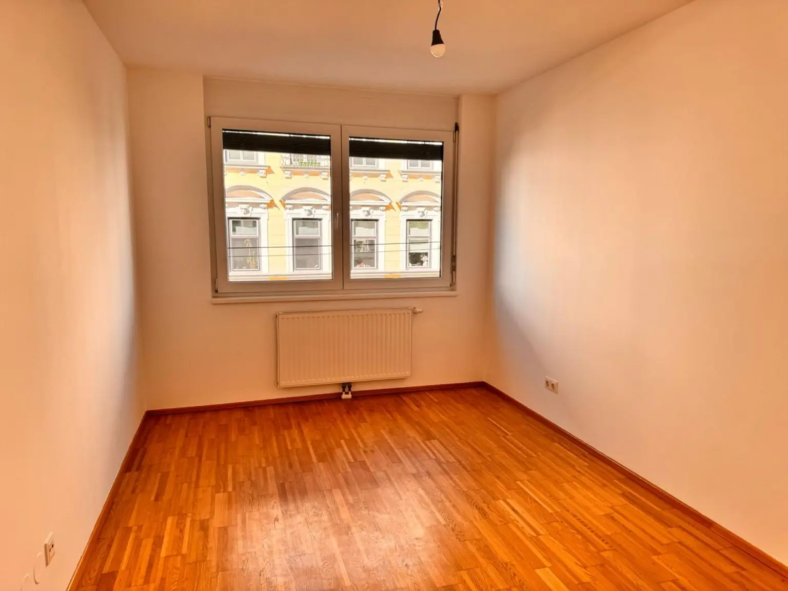IHR NEUES ZUHAUSE MODERN; HELL; HOCHWERTIG