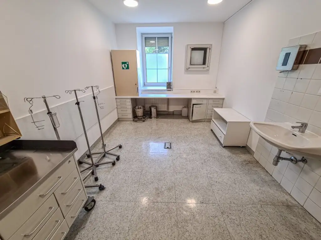 *** BARRIEREFREI *** Praxis am Josefsplatz - 5 Behandlungszimmer auf 170m²