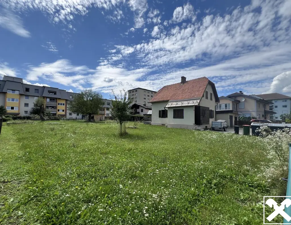 RARITÄT - Attraktives Baugrundstück mit Altbestand in Bestlage