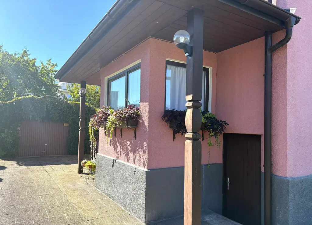 Charmantes Einfamilienhaus mit großem Grundstück und Gartenparadies