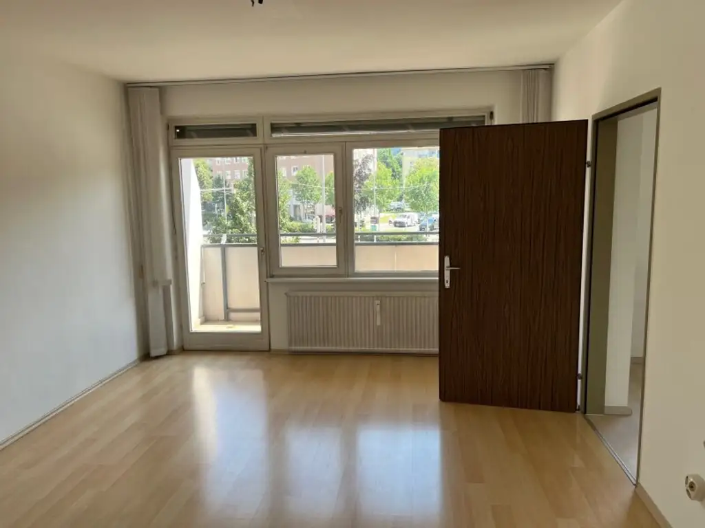 Geräumige Wohnung mit 2 Zimmer, separate Küche mit optional TGAP - Pradl