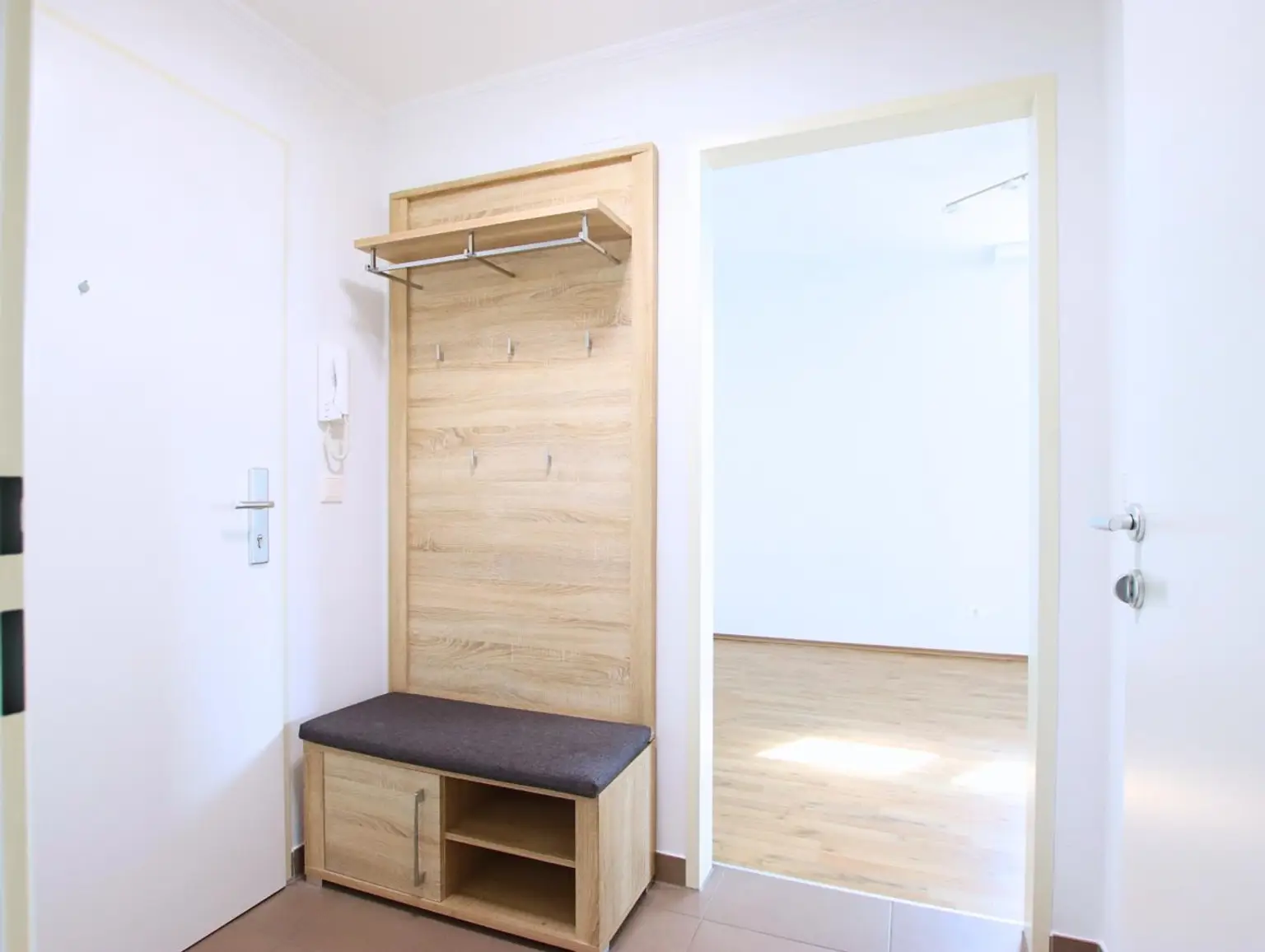 WIE NEU! Moderne 2 Zimmer Wohnung mit Loggia in Top Lage!