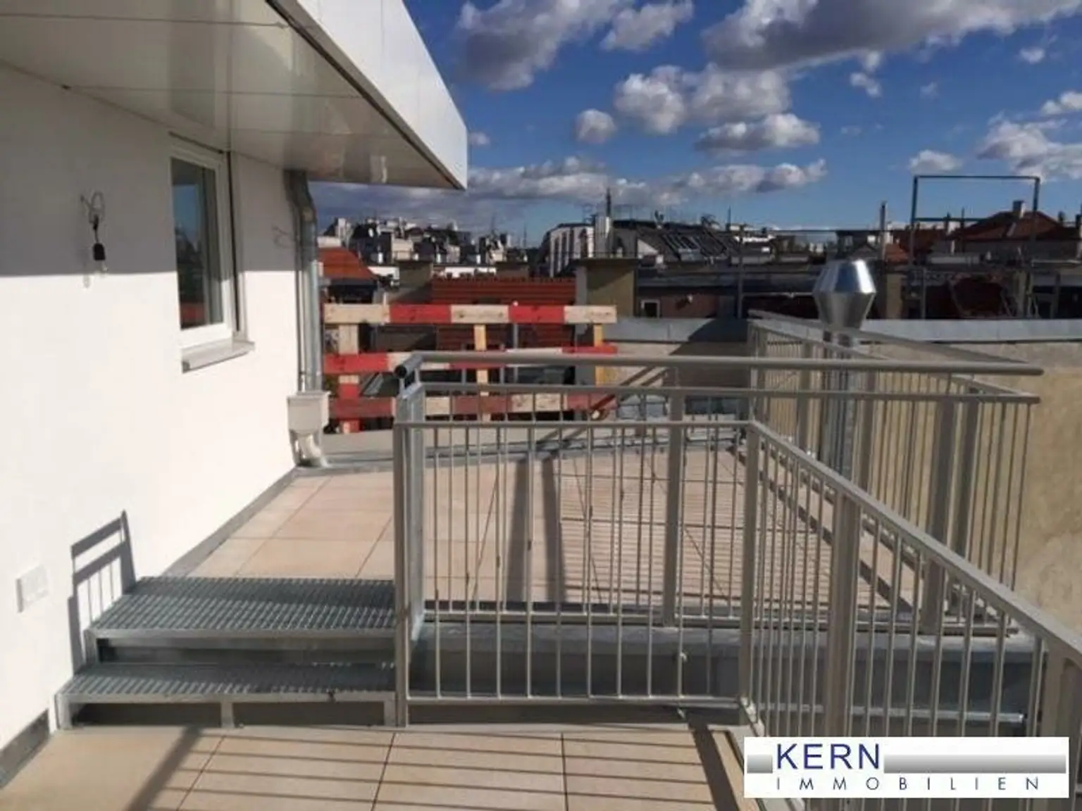 TOP-DACHTERRASSEN-WOHNUNG NÄHE URANIA -- RUHELAGE/FERNBLICK!