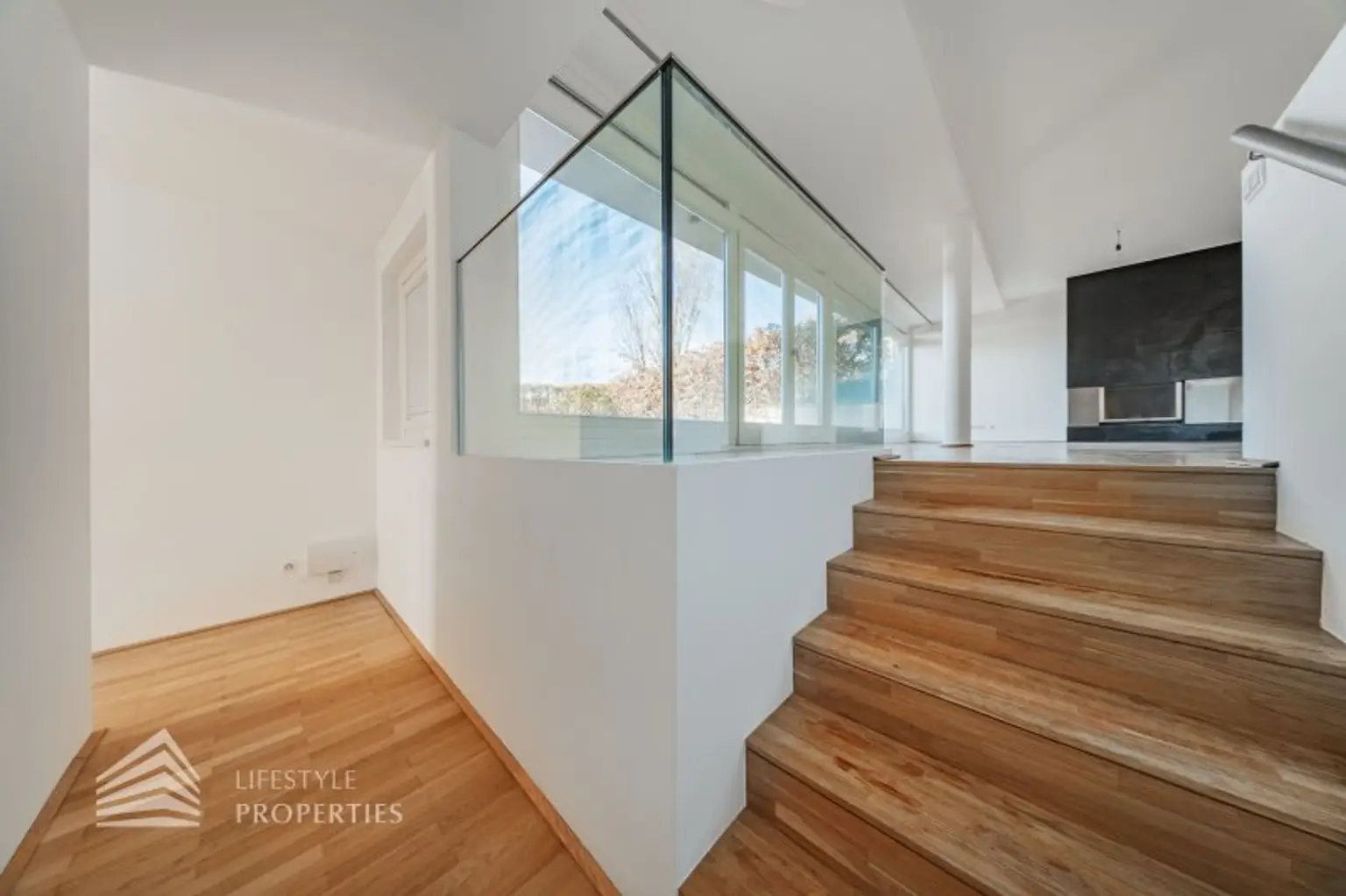 Wunderschöne 4 - Zimmer Wohnung mit Terrasse und Garten