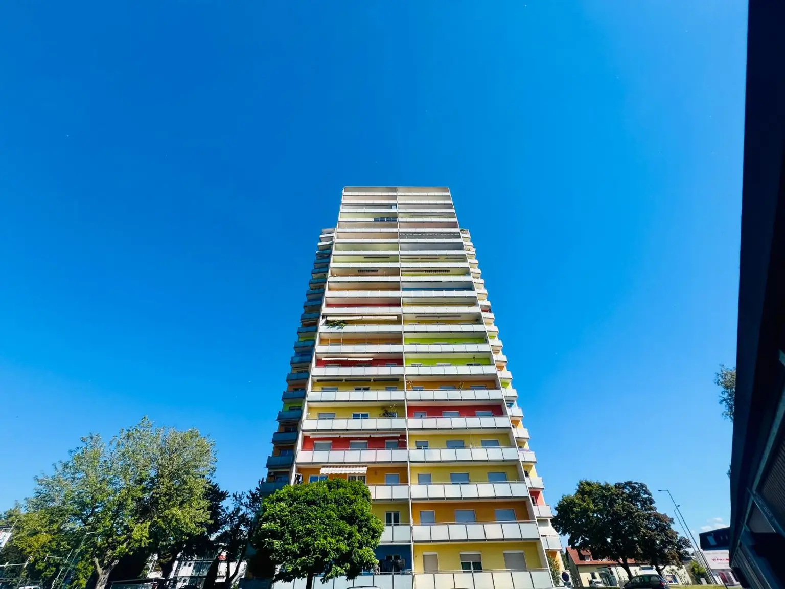 Charmante 3 Zimmer EG Wohnung mit 2 Loggien und Garage